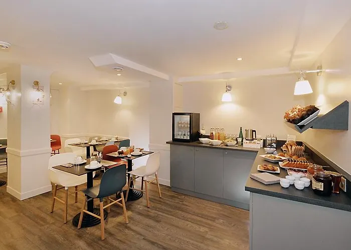 Отель D'espagne 3*